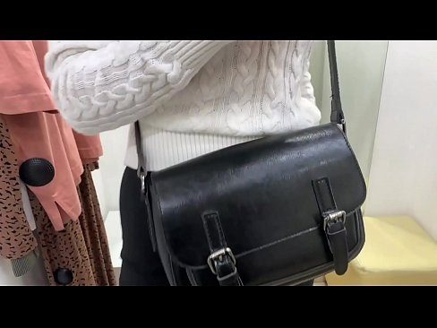 ❤️ Offentlig onani av den unga slynan FeralBerry med en dildo i provrummet Porno at us sv.sexafinkarasskaz.ru ❌