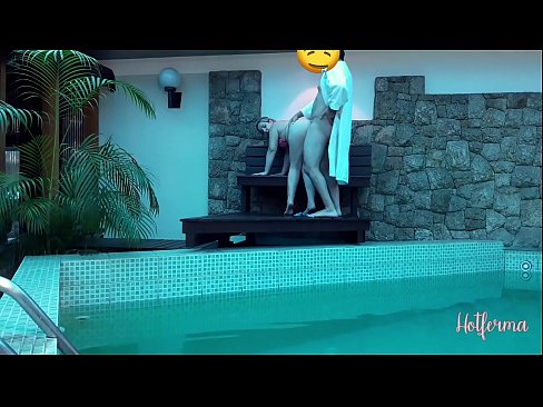 ❤️ Chefen bjuder in tjänsteflickan till poolen, men kunde inte motstå en het Porno at us sv.sexafinkarasskaz.ru ❌