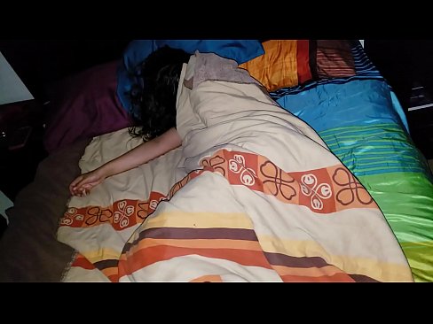 ❤️ Styvbarn som skäller ut sin unga styvmor medan hon sover. Porno at us sv.sexafinkarasskaz.ru ❌