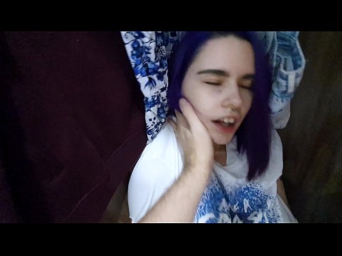❤️ Hittade min syster i garderoben och hjälpte henne att komma Porno at us sv.sexafinkarasskaz.ru ❌